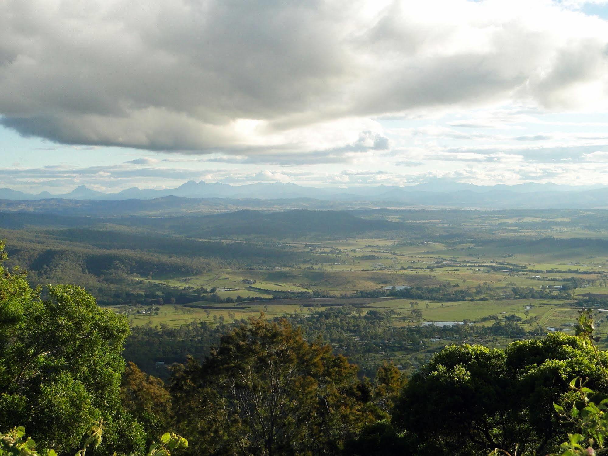 Avocado Sunset Bed & Breakfast Mount Tamborine Exterior photo